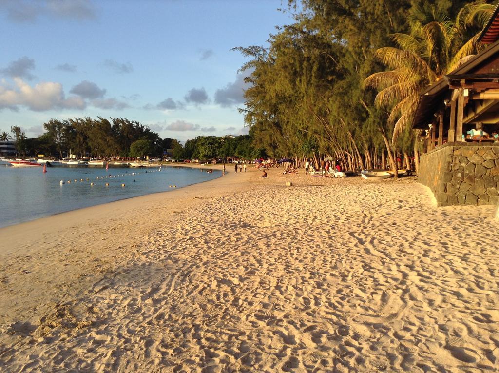 Ebrahim Flats - Grand Baie Beach Exteriör bild